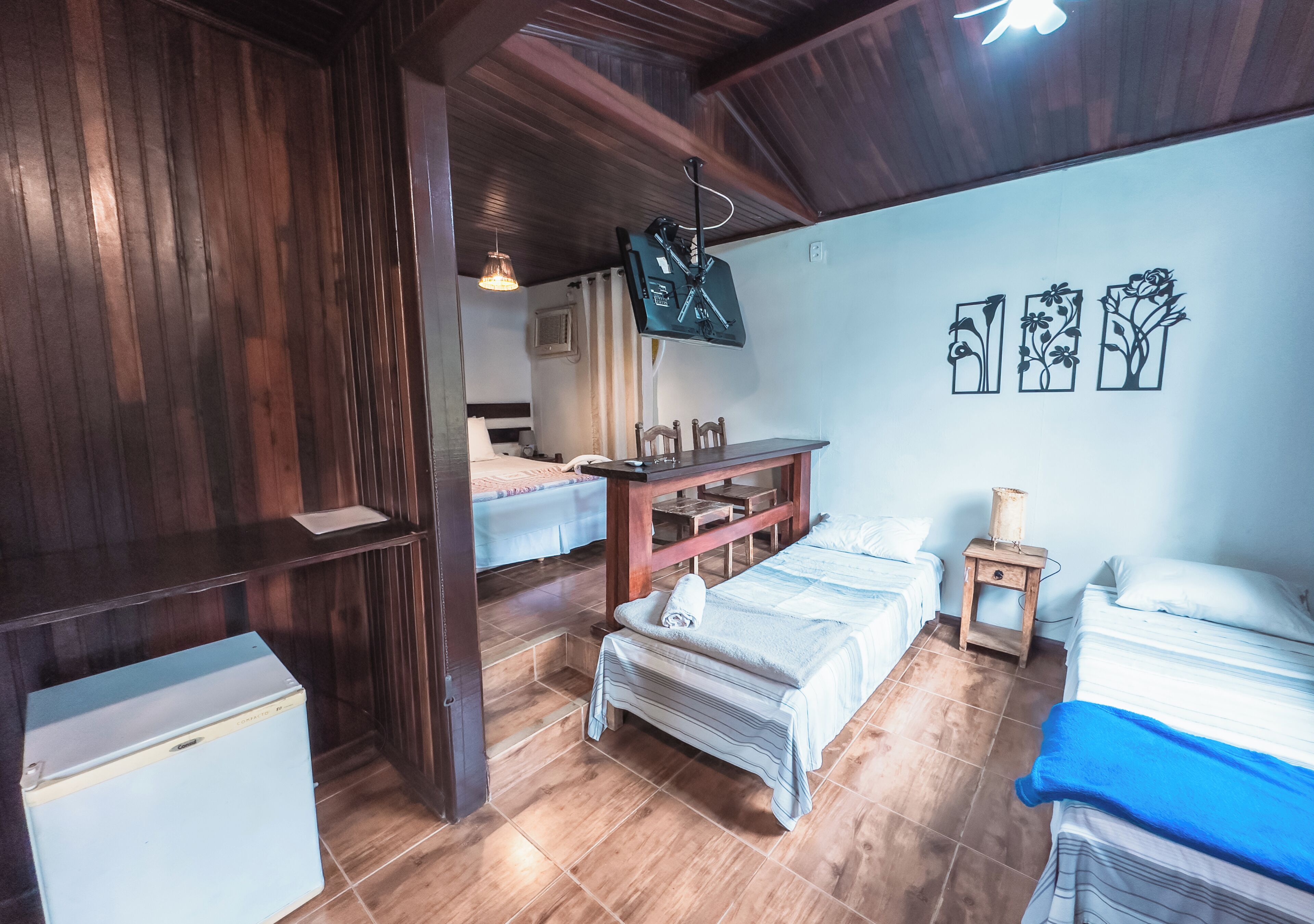 Chalet familiar | Minibar y espacio para trabajar con un portátil