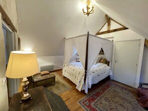 4 habitaciones, tabla de planchar con plancha y wifi gratis 