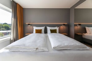 Hypo-allergenic bedding, desk, laptop workspace, soundproofing - Piazza Hotel und Restaurant (Aalen)