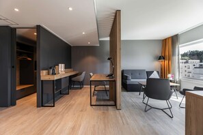 Desk, soundproofing, free wired Internet, bed sheets