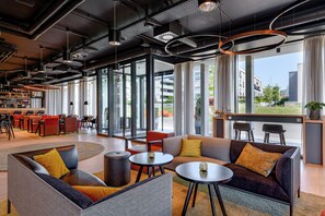 Coin salon dans le hall