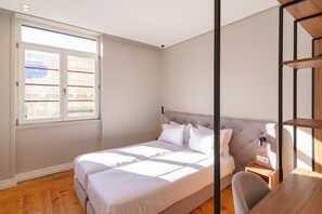 4 bedrooms, desk, free WiFi, bed sheets