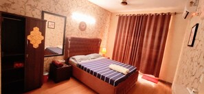 2 bedrooms, iron/ironing board, free WiFi, bed sheets