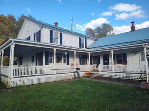 Exterior - Apartment in historic farmhouse (Milton)