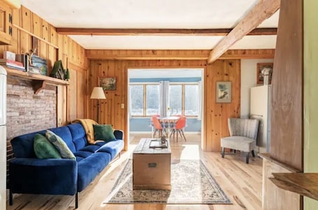 Smart TV, books. Apartment in historic farmhouse