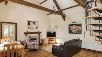 Cottage | Living area | Fireplace
