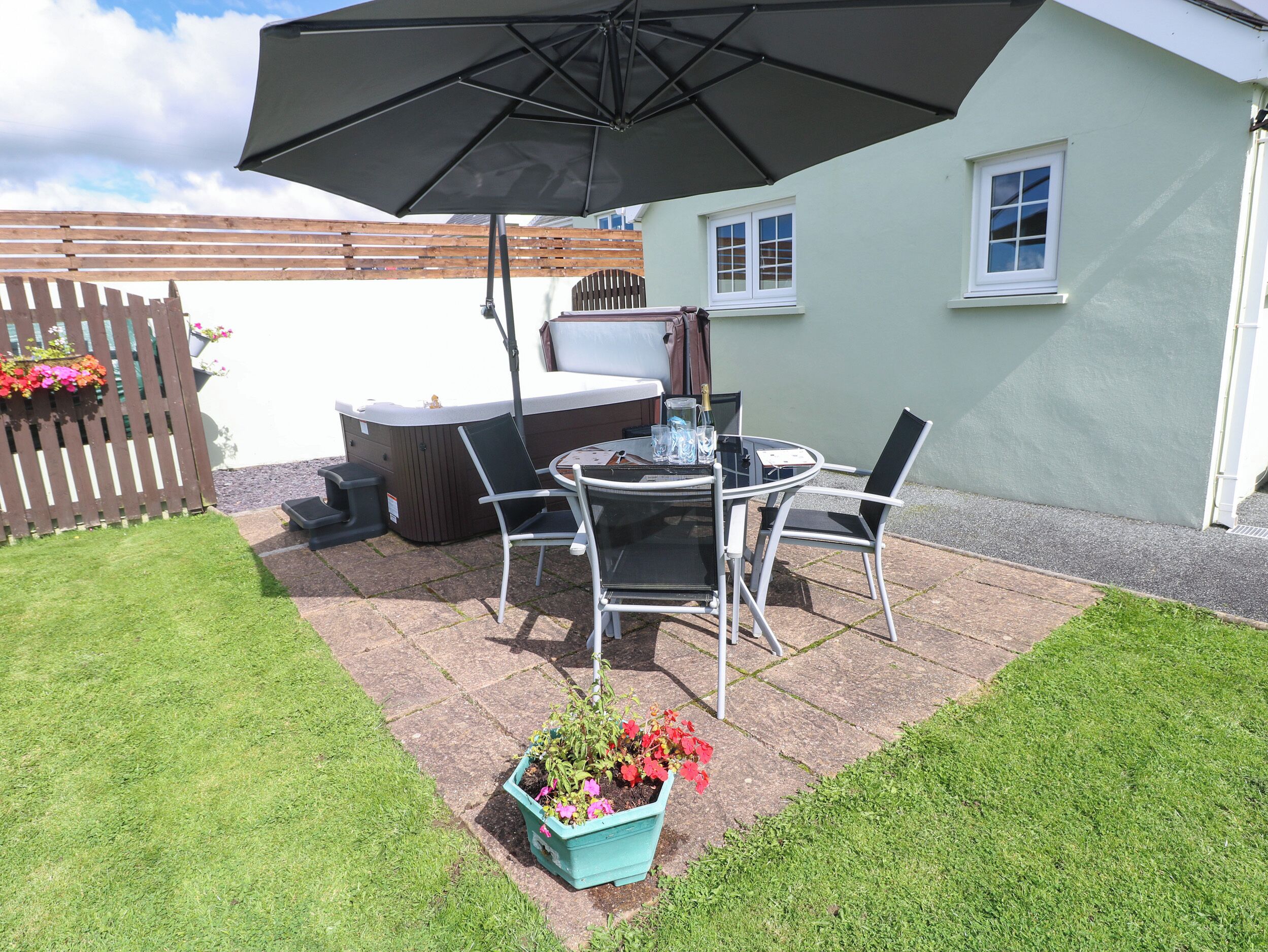 Cottage | Outdoor dining