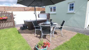 Cottage | Outdoor dining