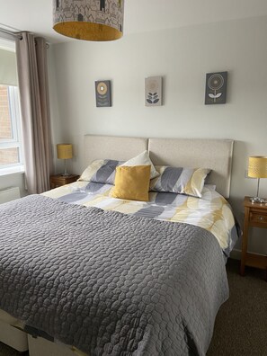 1 bedroom, desk, iron/ironing board, WiFi