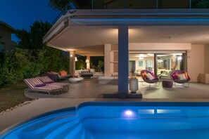 Outdoor pool - Luxurious Villa Philoxenia (Lagonisi, Athens)