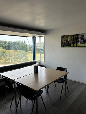 Shared kitchen facilities - Broadview Hotel (Norwich)