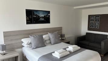 Bureau, espace de travail pour ordinateur portable, Wi-Fi gratuit