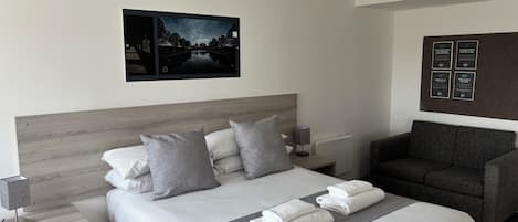 Superior Double Room | Desk, laptop workspace, free WiFi, bed sheets