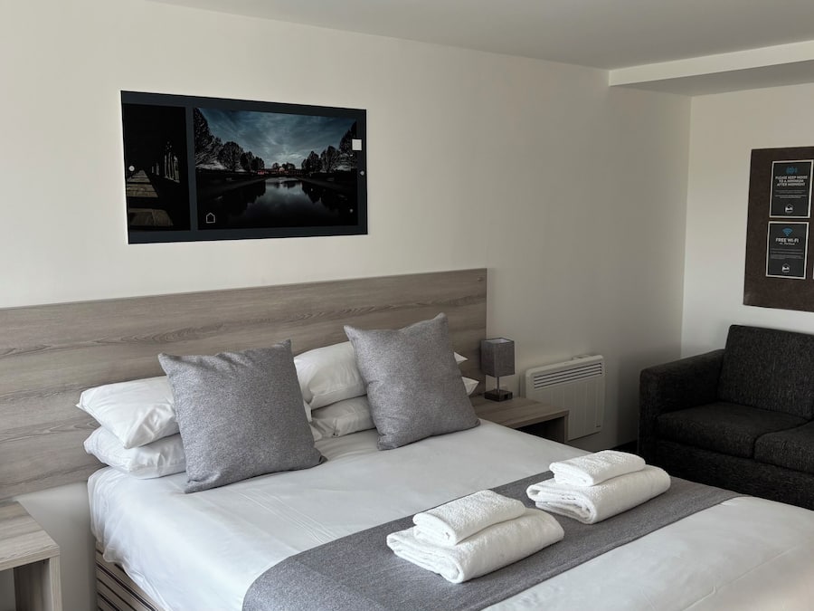 Superior tweepersoonskamer | Een bureau, een laptopwerkplek, gratis wifi, beddengoed