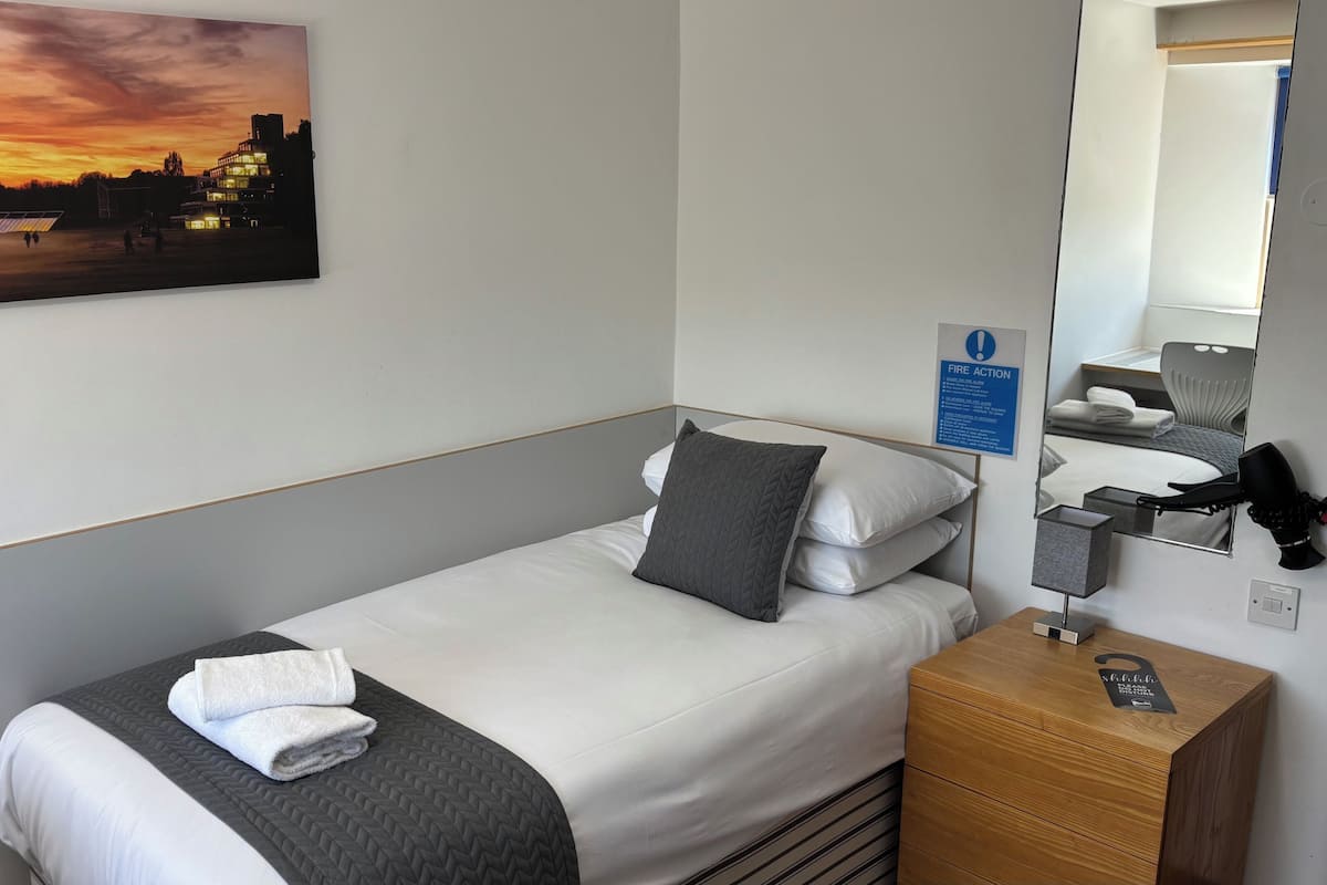 Premium eenpersoonskamer | 1 slaapkamer, een bureau, een laptopwerkplek, gratis wifi