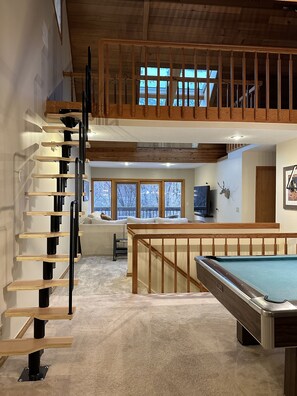 Game room - Spacious mountain retreat nestled in Little Cottonwood Canyon - Alta/Snowbird (Sandy)