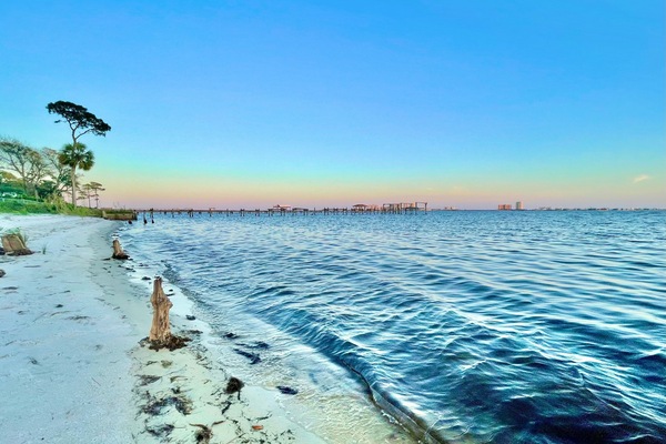Beach nearby, sun-loungers, beach towels