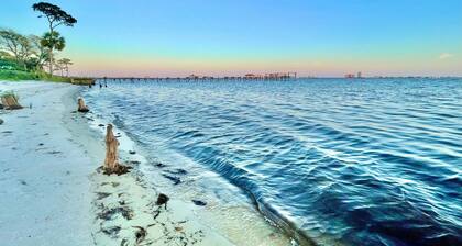 No extra Fees for your dogs....Relaxing Family Getaway 🐕-3mi to Beach