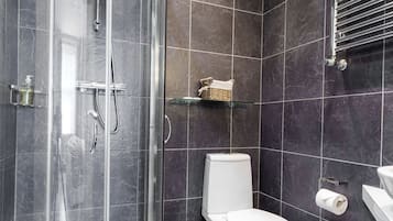 Habitación económica doble, 1 cama doble, no fumadores | Baño | Ducha, artículos de higiene personal gratuitos y secador de pelo