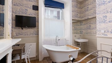 Pimlico Cosy Room | In-room safe, desk, iron/ironing board, free WiFi