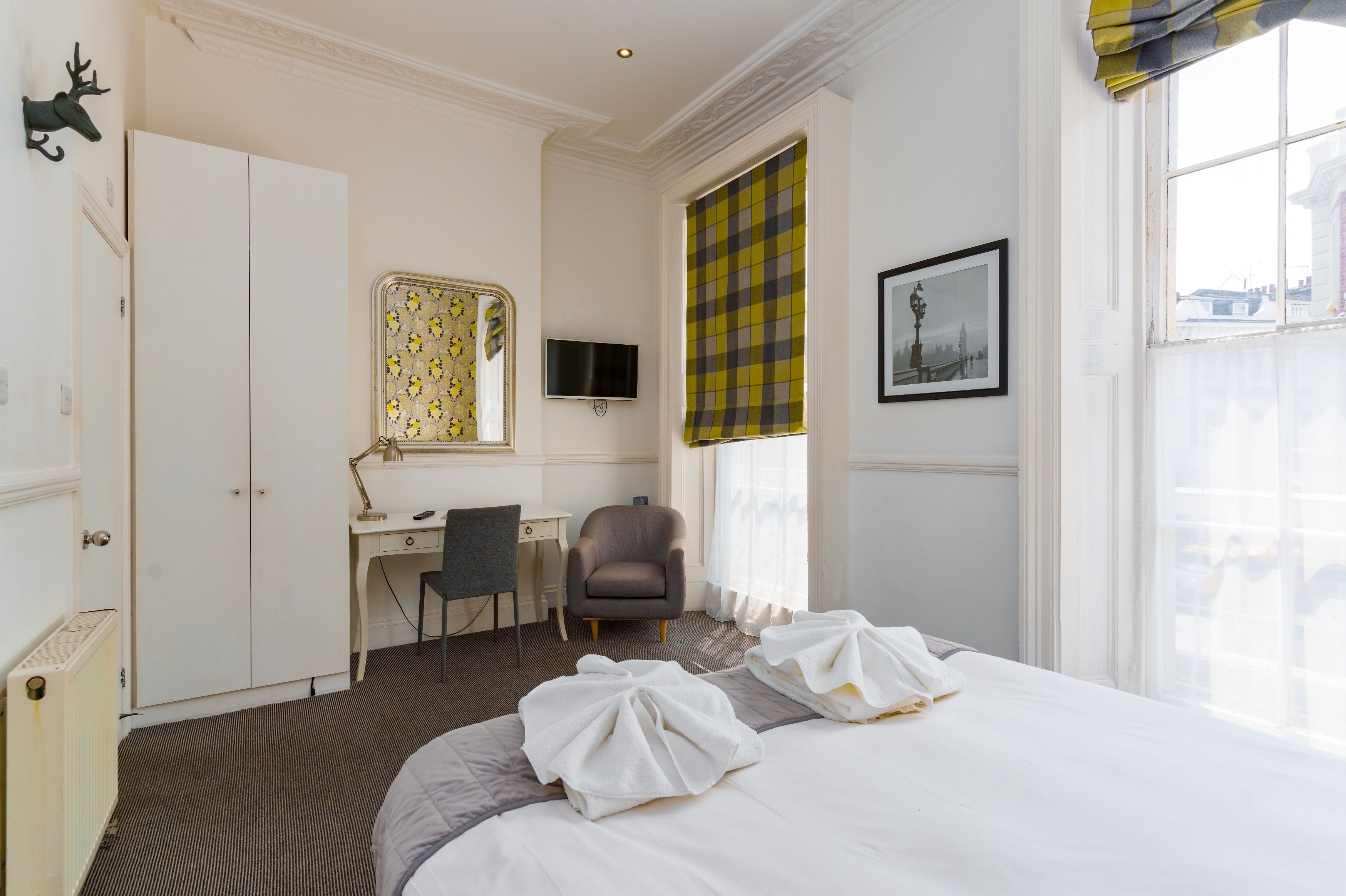pimlico double room | in-room safe, desk, iron/ironing board, free wifi