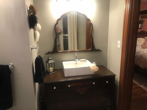 The Opera House Suite | Bathroom | Shower, hydromassage showerhead, free toiletries, hair dryer - Trails End Bed and Breakfast (Jim Thorpe)