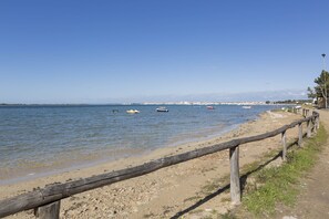Platja a a prop