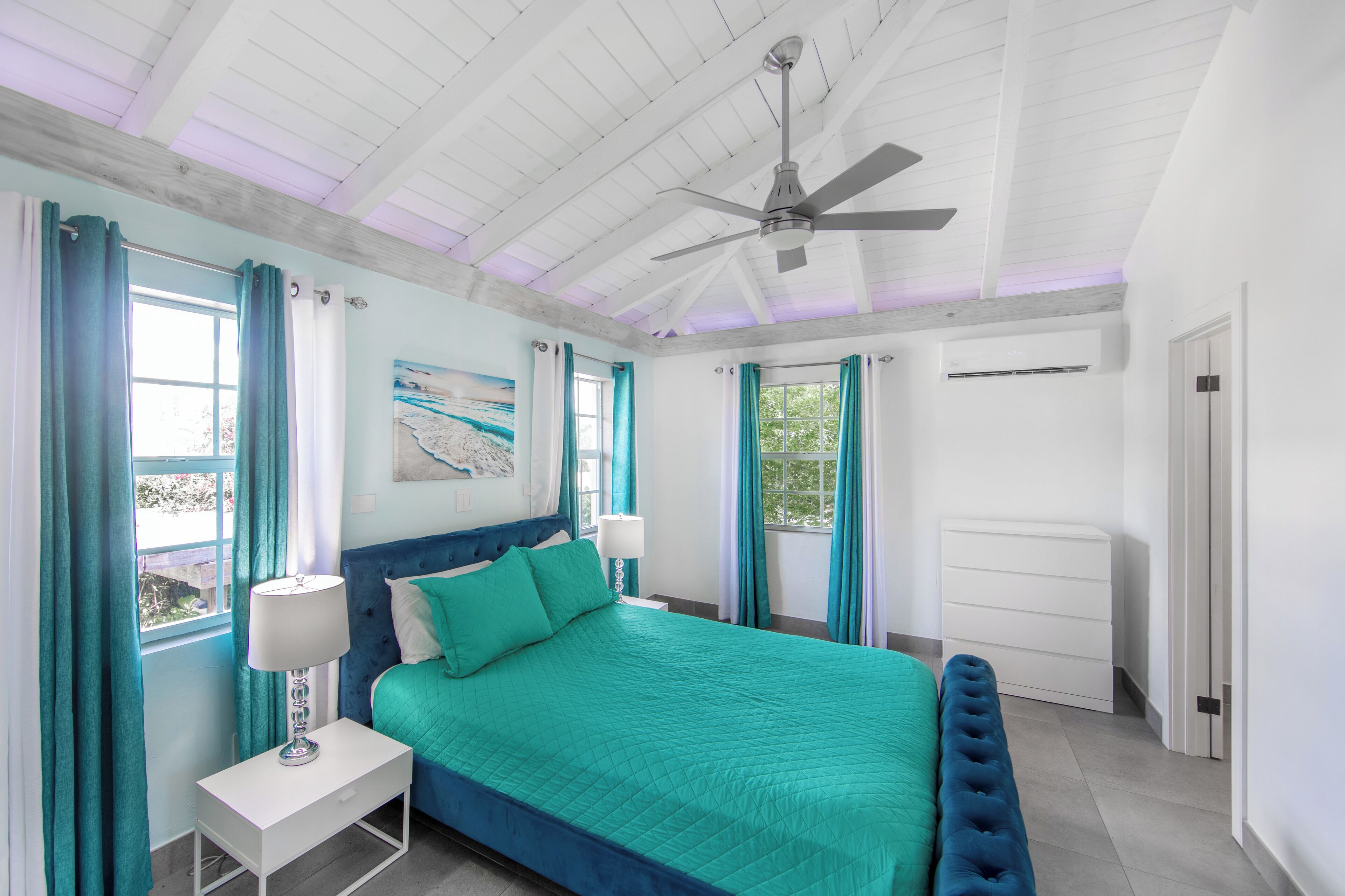 4 soverom, safe på rommet, strykejern/-brett og reiseseng for barn