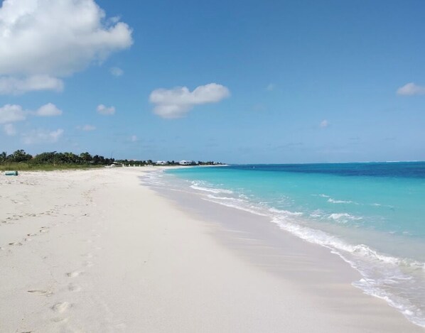 Beach nearby, sun loungers, beach towels