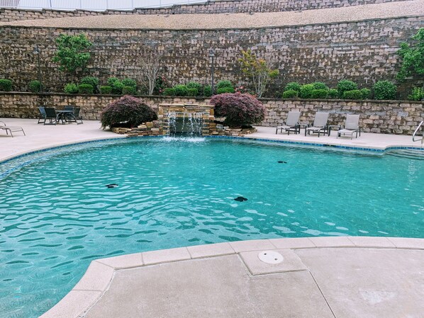 室外游泳池，恒温泳池