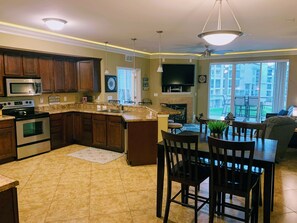 冰箱、微波炉、烤箱、炉灶