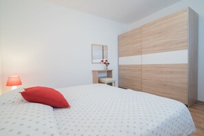 3 bedrooms, iron/ironing board, travel cot, free WiFi - Apartment with big terrace in nature perfect for a relaxing holiday (Pula)