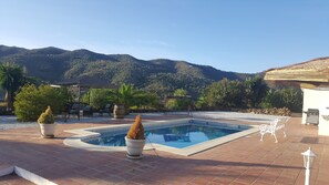 Outdoor pool - House in a quiet location with fantastic mountain panorama and large pool (Sedella)