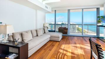 Smart-TV, videospill, DVD-spiller og fotballspill