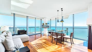 Smart-TV, videospill, DVD-spiller og fotballspill