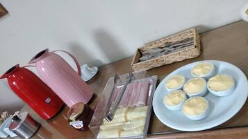 Café da manhã self-service grátis todos os dias