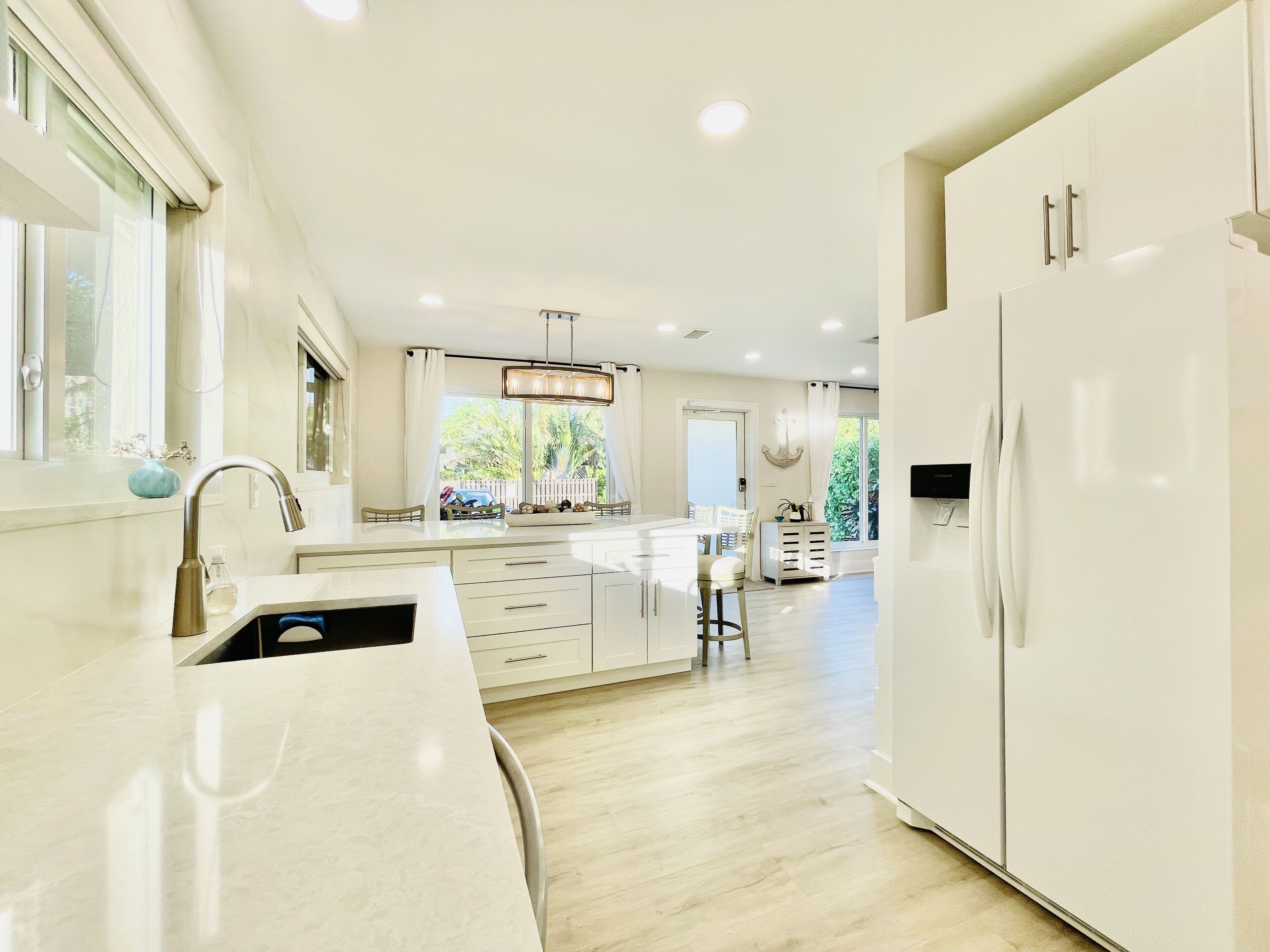 冰箱、微波炉  、烤箱、炉灶