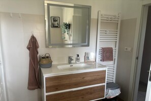 Baignoire, serviettes fournies
