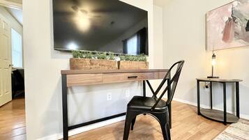 2 ุนุฏูุฉ ุบุฑู ููู
 ูู
ูุชุจ ูู
ููุงุฉ/ููุญ ูู ููุงู ูุงู