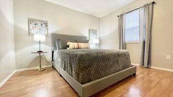 2 makuuhuonetta, työpöytä, silitysrauta/-lauta, Wi-Fi