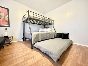 2 bedrooms, desk, iron/ironing board, WiFi