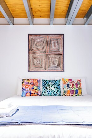 2 bedrooms, desk, iron/ironing board, Internet - Light-Filled Converted Warehouse Apt in Prahran (Prahran)