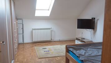 1 bedroom, desk, iron/ironing board, WiFi