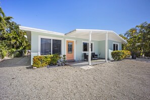 Exterior - Waterfront Oasis w/ Pool, Tiki Lounge, Dock & BBQ (Marathon)