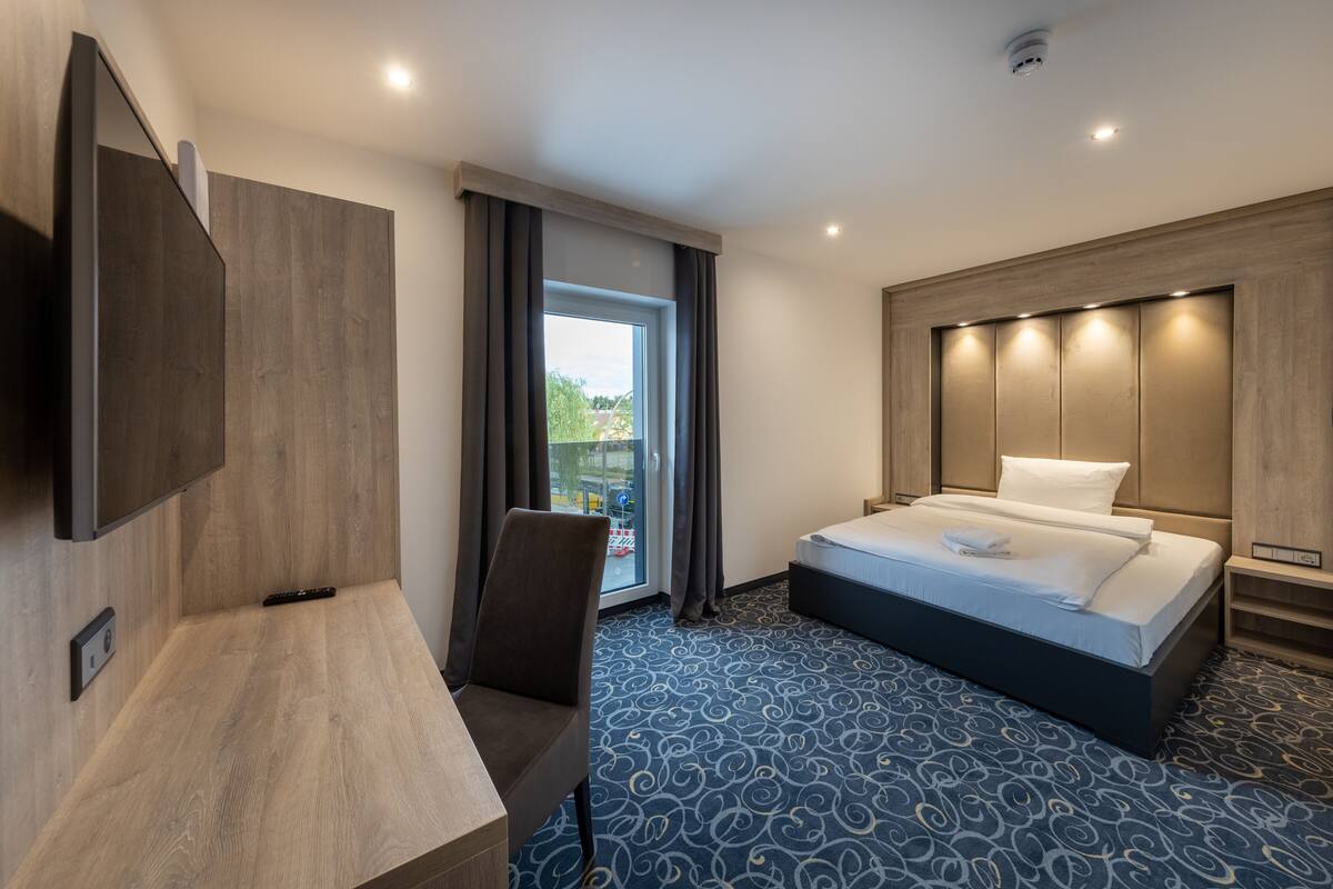 Desk, free WiFi, bed sheets