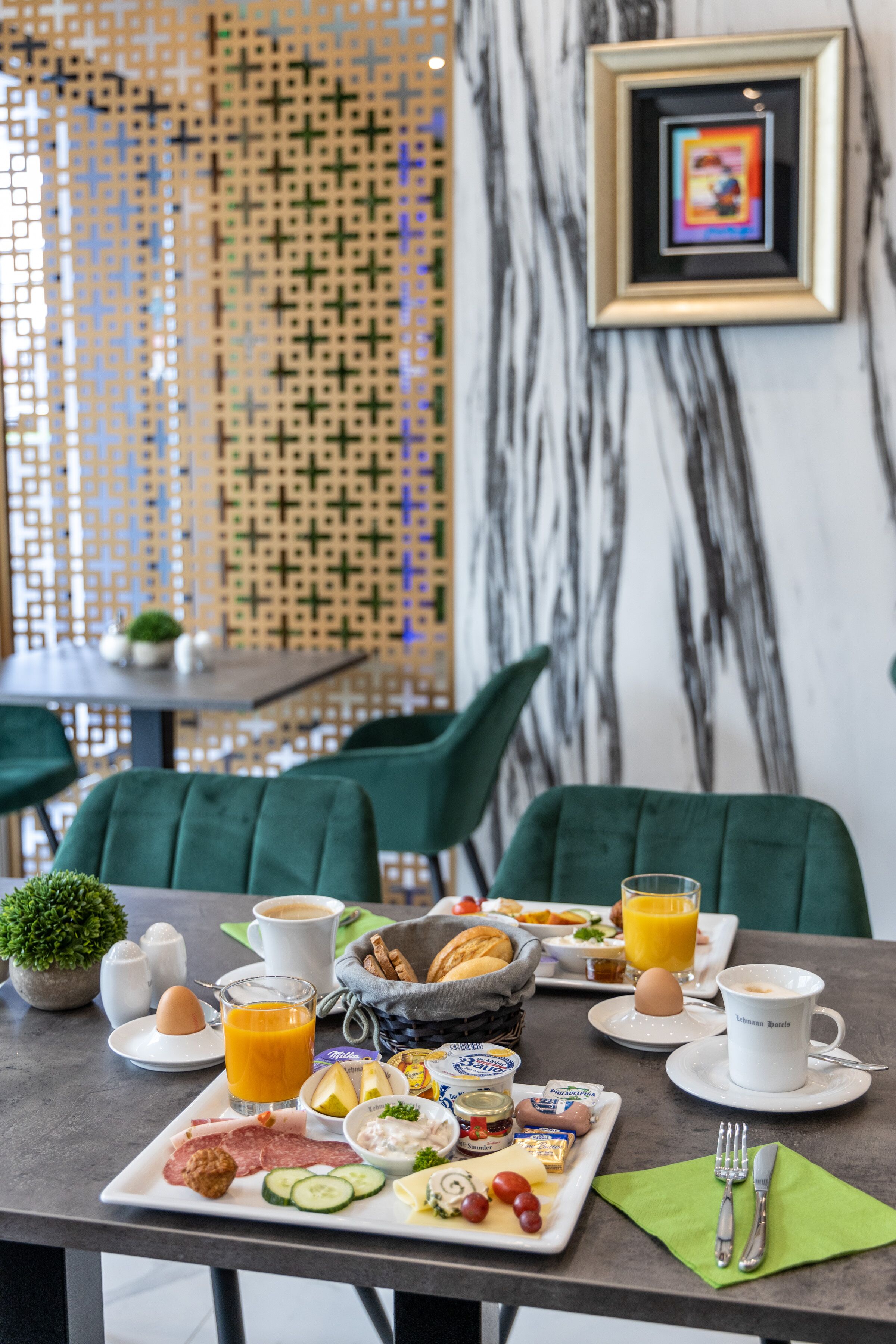 Petit déjeuner complet servi en supplément en semaine