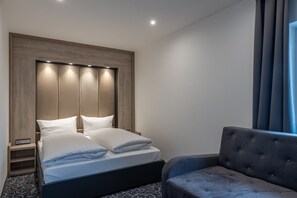 Doppel- oder Zweibettzimmer | Schreibtisch, kostenloses WLAN, Bettwäsche