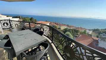 Deluxe Condo | Balcony