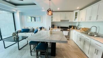 Fridge, microwave, oven, coffee/tea maker