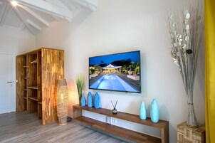 Deluxe-stúdíósvíta - 1 stórt tvíbreitt rúm - eldhúskrókur - útsýni yfir garð | Rúmföt af bestu gerð, rúm með Select Comfort dýnum